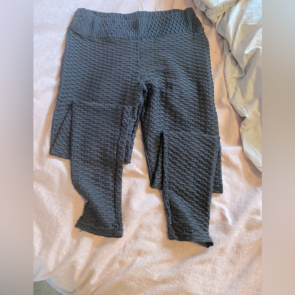 Textured butt enhancing leggings